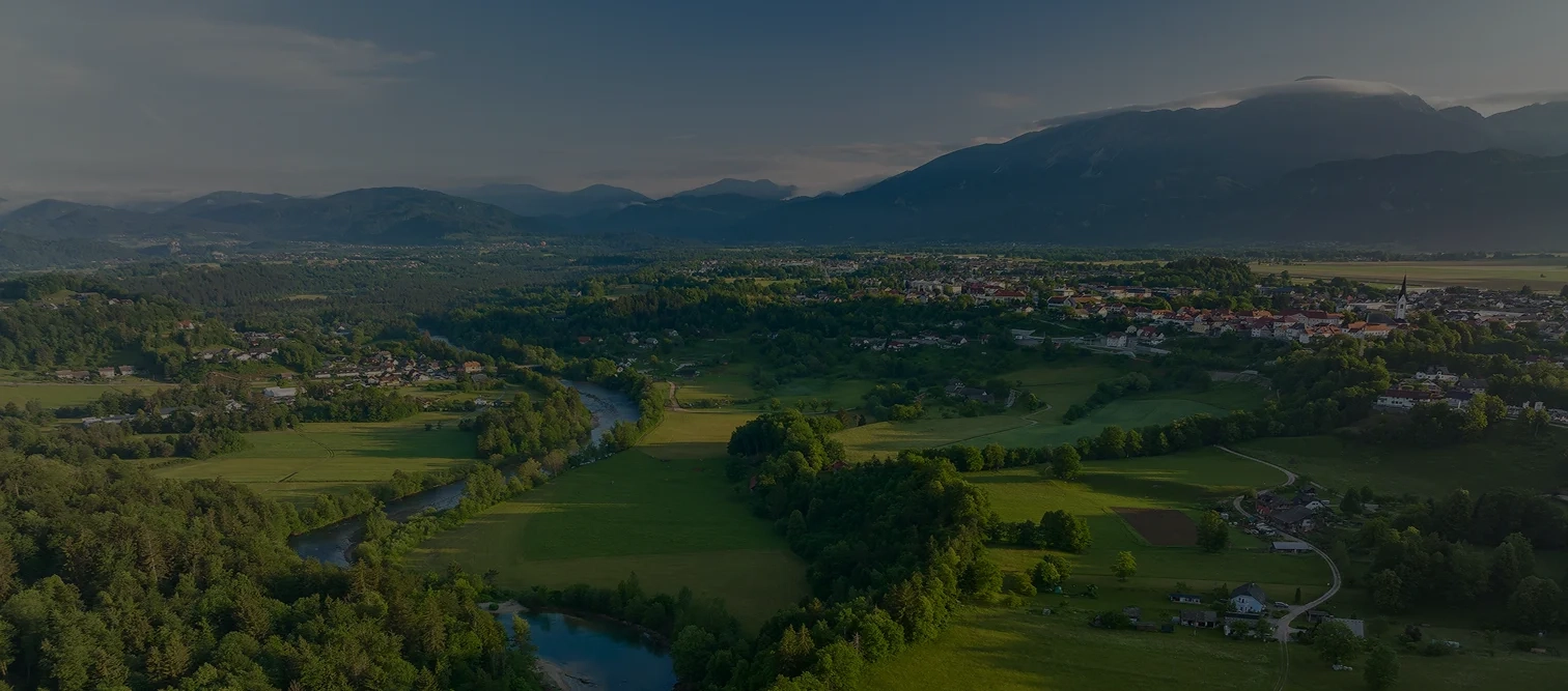 Country side with homes and lots of vegetation.